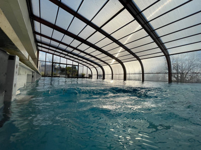 Superbe maison d'architecte, parc paysagé, piscine couverte chauffée avec maison d'amis.