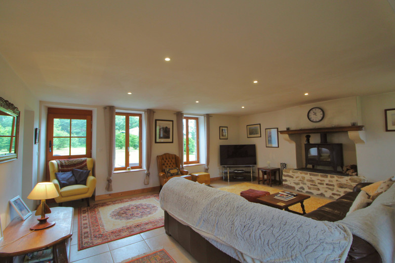 French property for sale in Brillac, Charente - &#8364;265,000 - photo 5