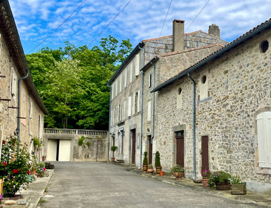 Maison à vendre à Carcassonne, Aude, Languedoc-Roussillon, avec Leggett Immobilier