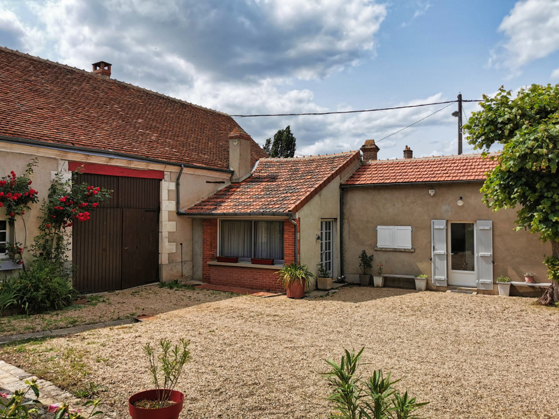 French property for sale in Chabris, Indre - €299,600 - photo 9