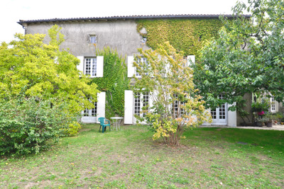 Maison à vendre à Beauvais-sur-Matha, Charente-Maritime, Poitou-Charentes, avec Leggett Immobilier