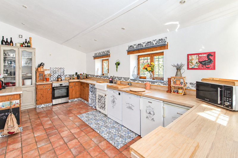 French property for sale in Salles, Deux-Sèvres - €224,300 - photo 2