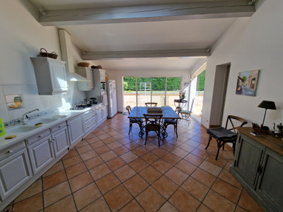 Beautifully restored 5 bedroom house on the outskirts of Coutras with pool and lovely views.