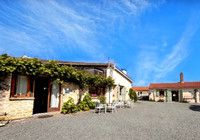 Propriété à vendre à Puyravault, Vendée - 690 000 € - photo n°1