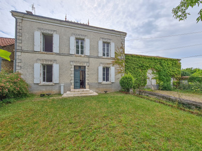 Maison à vendre à Luxé, Charente, Poitou-Charentes, avec Leggett Immobilier