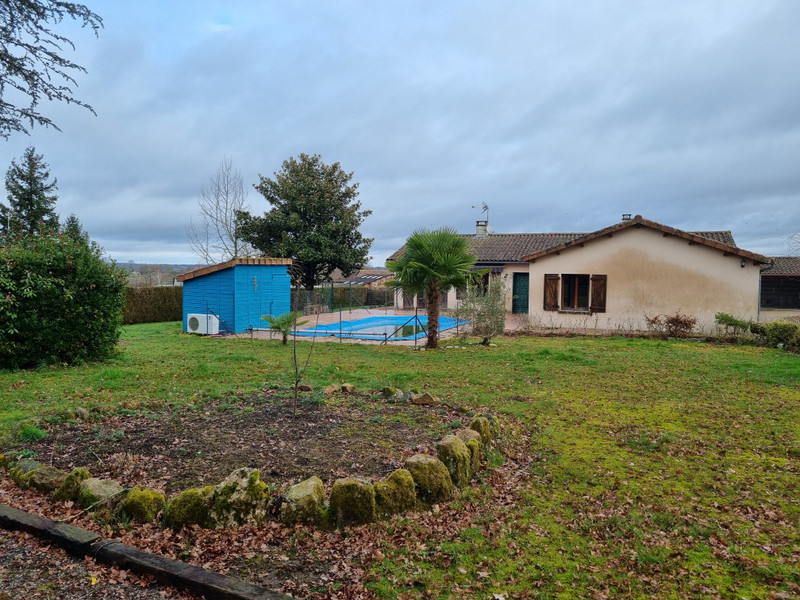 Maison à vendre à Lesterps, Charente - 162.000 € - photo 1