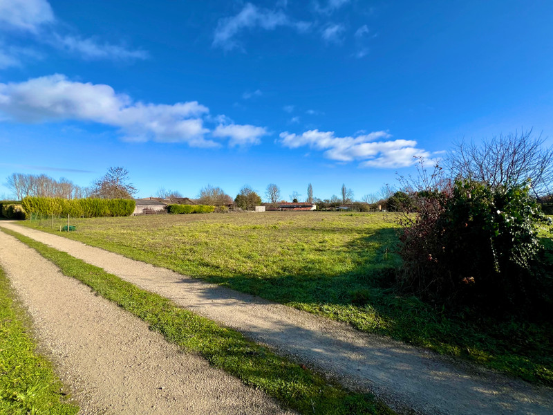 French property for sale in Échebrune, Charente-Maritime - €42,000 - photo 5