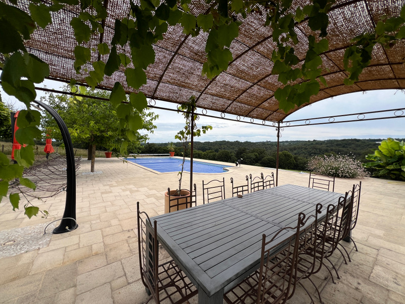 Maison à vendre à Saint-Paul-la-Roche, Dordogne - 742.000 € - photo 1