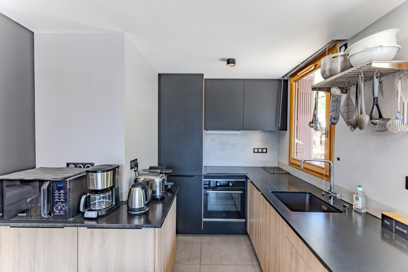 French property for sale in Les Deux Alpes, Isère - €657,000 - photo 2