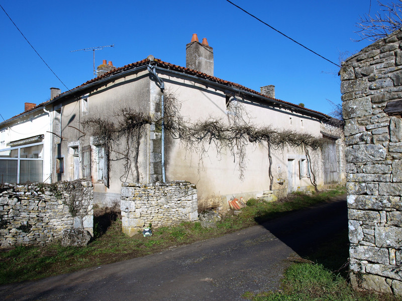 French property for sale in Savigné, Vienne - &#8364;26,600 - photo 3