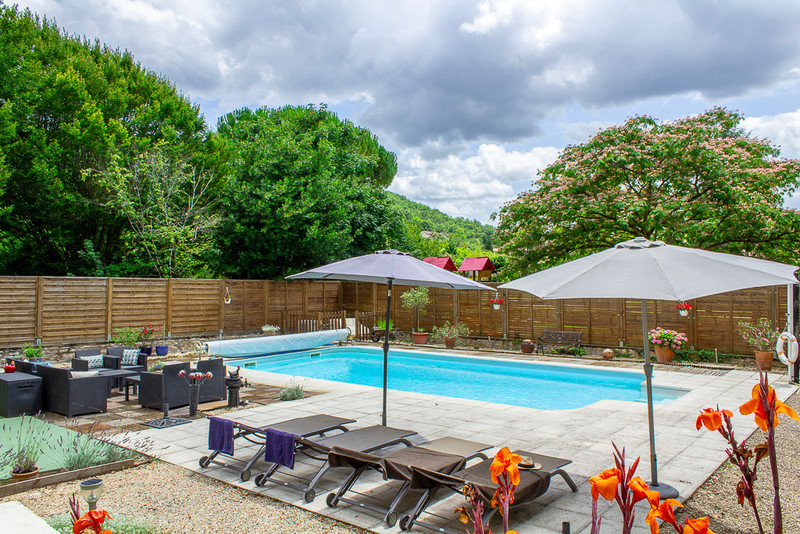 French property for sale in Duravel, Lot - €365,000 - photo 7