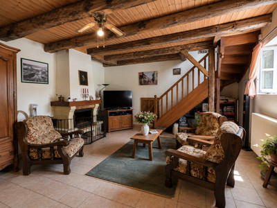 French property for sale in Condac, Charente - €370,000 - photo 2
