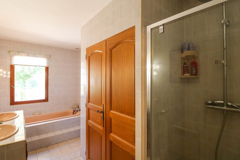French property for sale in Saint-Maximin, Gard - €675,000 - photo 6