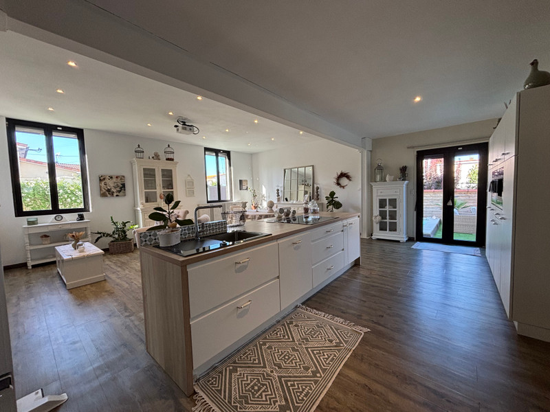 French property for sale in Ruelle-sur-Touvre, Charente - €449,900 - photo 4