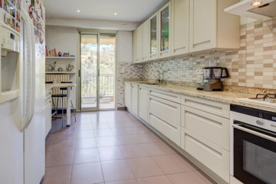French property for sale in Nice, Alpes-Maritimes - €750,000 - photo 8