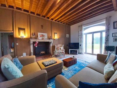 Former convent with kitchen, living room, laundry room, 3 bedrooms, 3 bathrooms, office. 3500m2 plot.