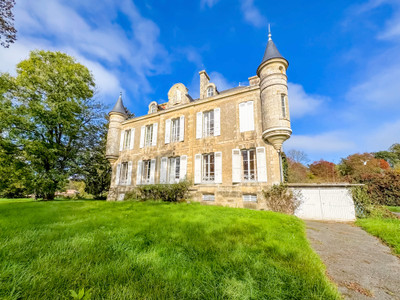 Chateau à vendre à Saint-Maixent-de-Beugné, Deux-Sèvres, Poitou-Charentes, avec Leggett Immobilier