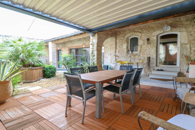 Great opportunity. House renovated with high quality materials in a charming medieval village.