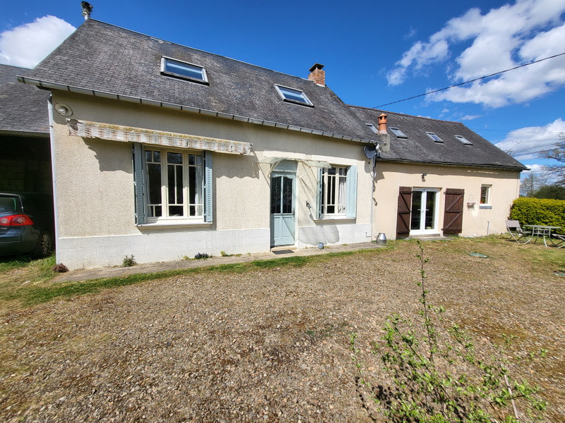 Maison à vendre à Saint-Roch-sur-Égrenne, Orne - 105.000 € - photo 1