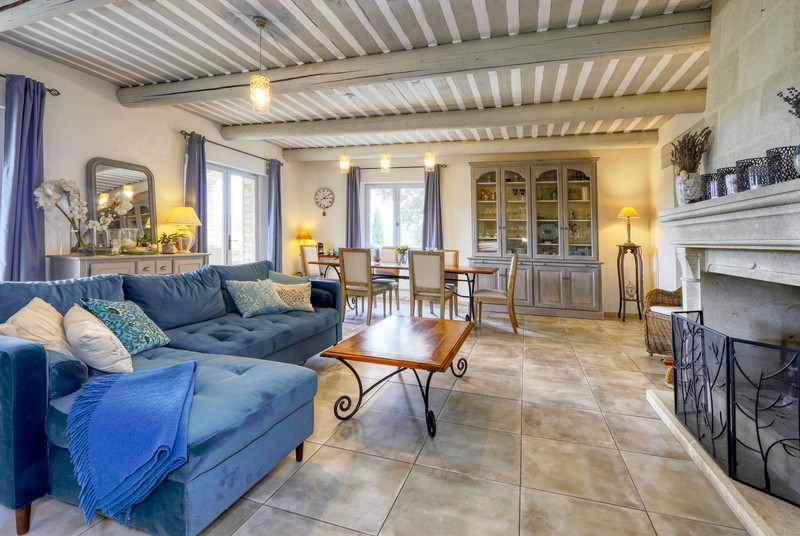 French property for sale in Saint-Saturnin-lès-Apt, Vaucluse - €875,000 - photo 3