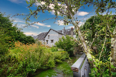 In the heart of the town Former 12th century mill close to Chambord
with all shops within walking distance
360