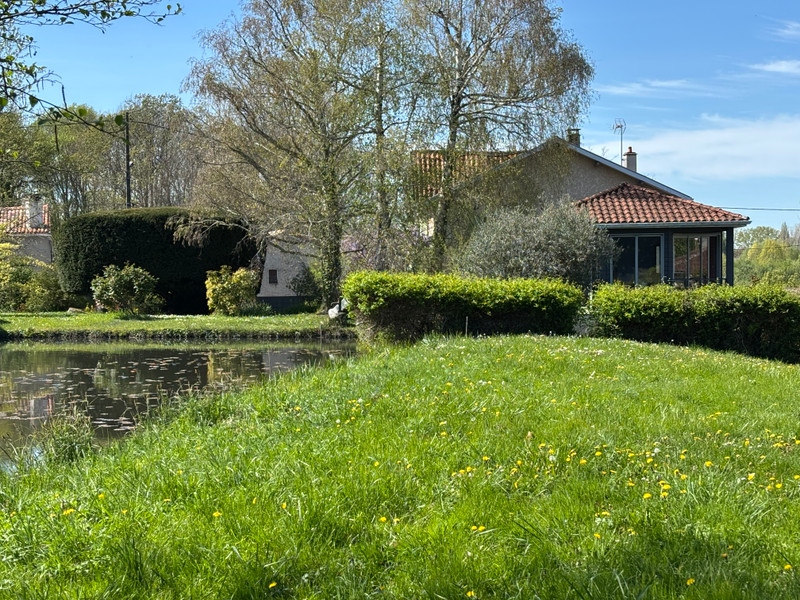 French property for sale in Angoulême, Charente - €367,500 - photo 2