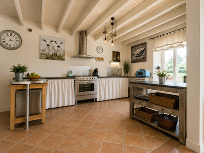 French property for sale in Reffannes, Deux-Sèvres - €424,000 - photo 2