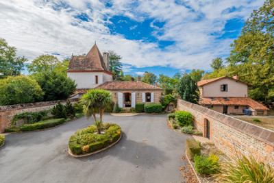 Maison à vendre à Saint-Élix-le-Château, Haute-Garonne, Midi-Pyrénées, avec Leggett Immobilier