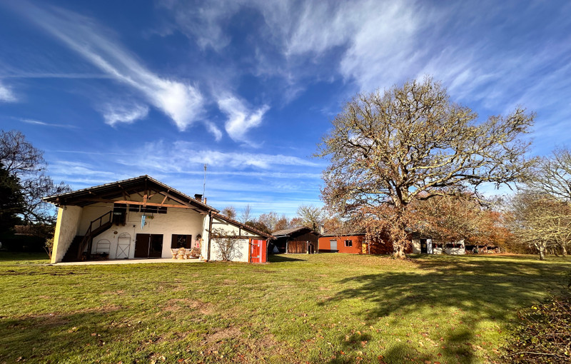 French property for sale in Bazas, Gironde - €266,000 - photo 1