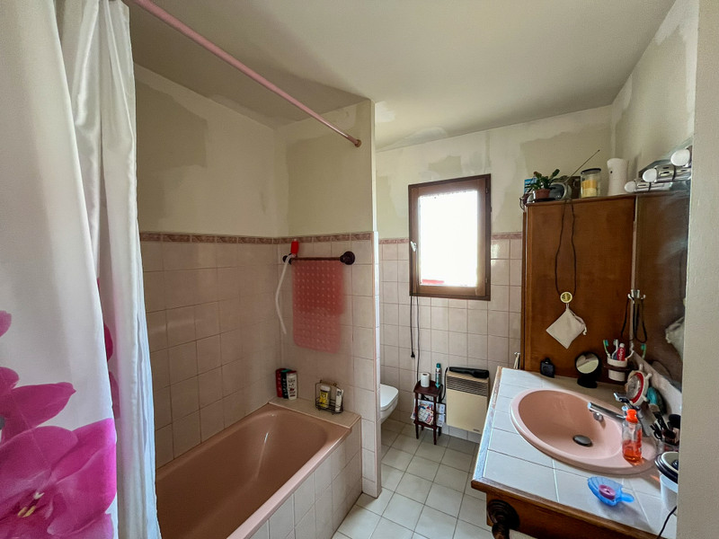 House for sale in Caux Hérault Villa with Three Bedrooms, Large Garden, and Swimming Pool in