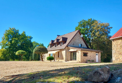 Renovated 3-bedroom stone-built farmhouse, annexe, large barn, swimming pool, and 7 hectares of land. 