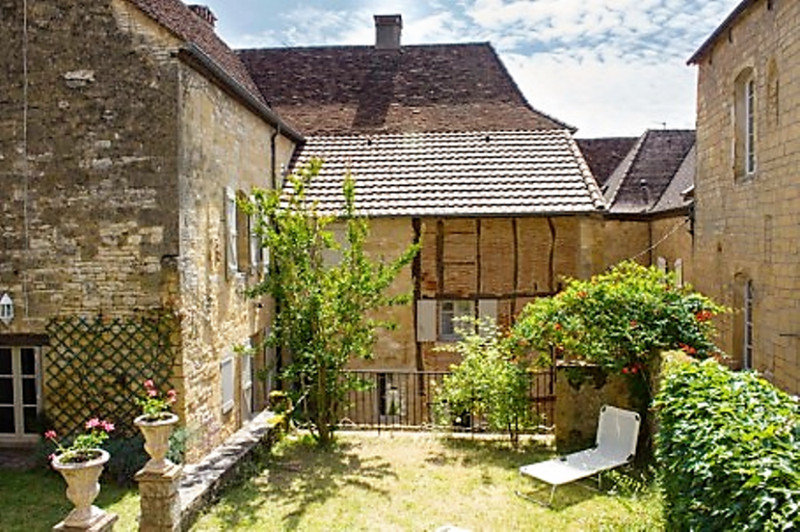 House for sale in Gourdon Lot 14thcentury historic townhouse in