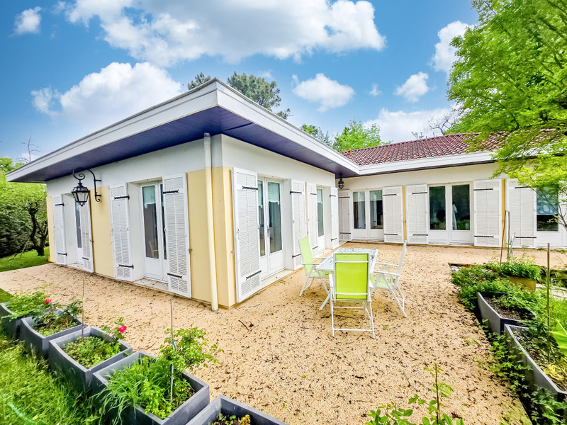French property for sale in Mérignac, Gironde - €695,000 - photo 1