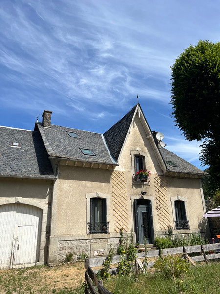 French property for sale in Saint-Amandin, Cantal - €376,300 - photo 0