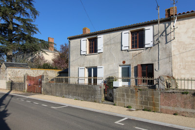 Maison à vendre à Luché-Thouarsais, Deux-Sèvres, Poitou-Charentes, avec Leggett Immobilier