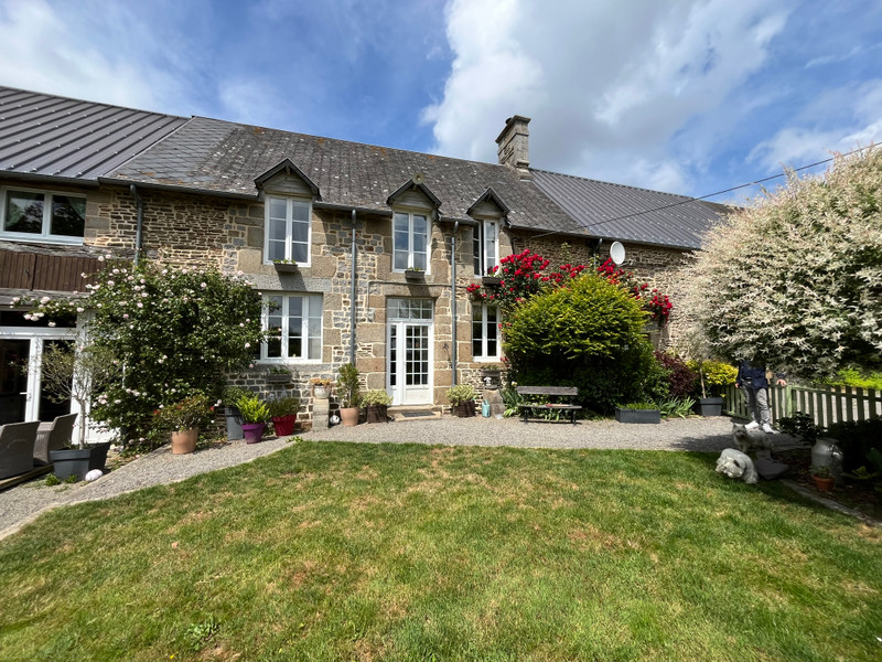 Maison à vendre à Les Loges-Marchis, Manche - 357.000 € - photo 1