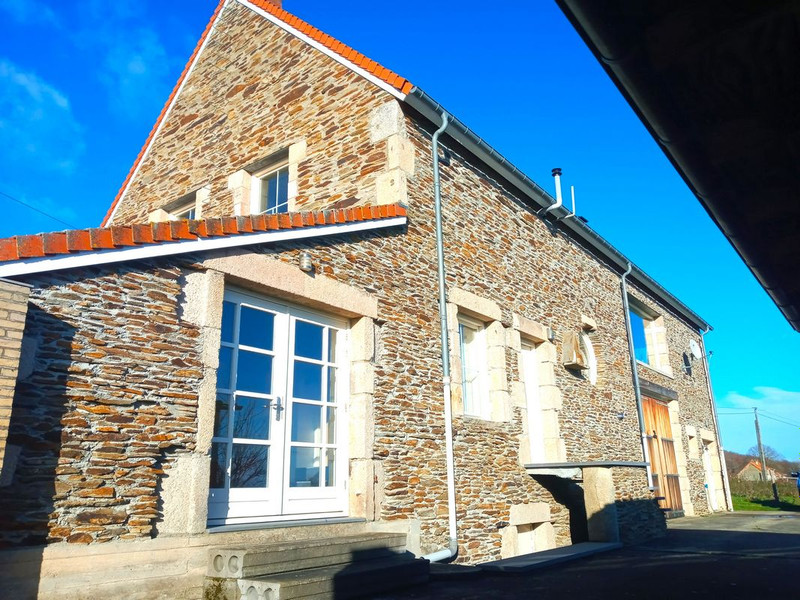 Maison à vendre à Lalizolle, Allier - 299.000 € - photo 1