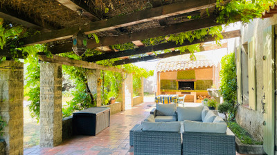 French property for sale in Le Luc, Var - €620,000 - photo 2