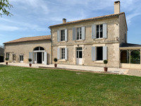 Maison à vendre à Villefranche-de-Lonchat, Dordogne - 927.500 € - photo 1