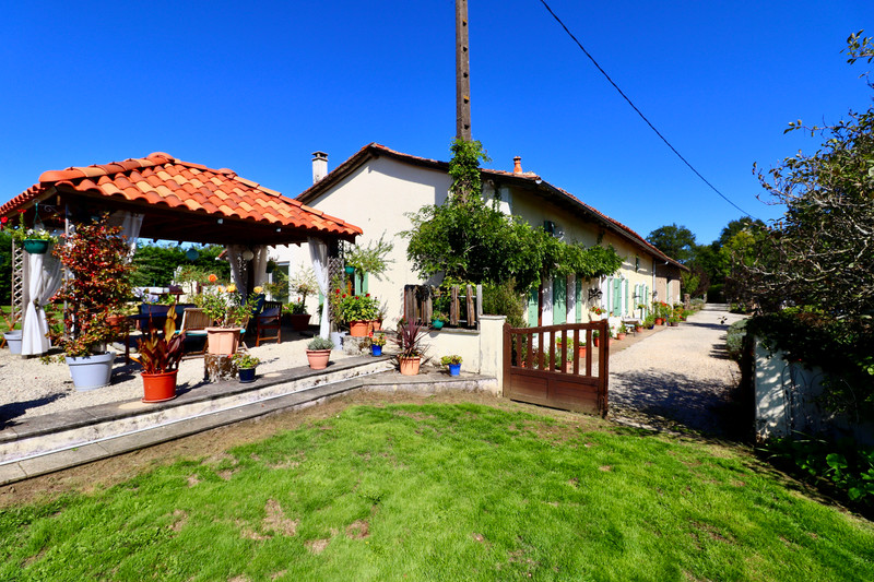 Propriété à vendre à Rouzède, Charente - 396 500 €