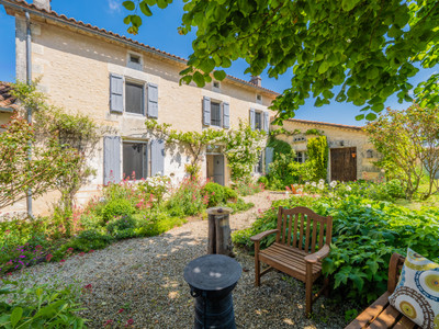 French property for sale in Angoulême, Charente - €995,000 - photo 