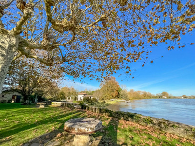 Beautiful 18th-century property nestled on the banks of the Adour River, surrounded by over 1.6 hectares 