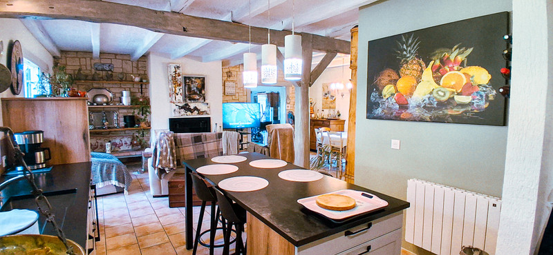 French property for sale in Le Busseau, Deux-Sèvres - €572,400 - photo 1