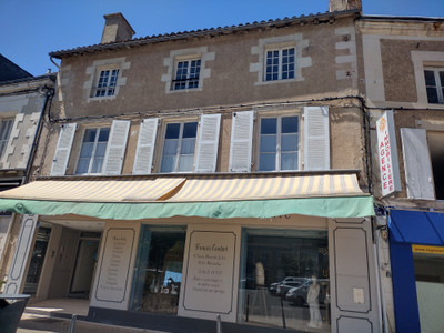 Maison à vendre à Montmorillon, Vienne, Poitou-Charentes, avec Leggett Immobilier