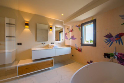 Saint Tropez, Califorian town villa in heart of ST Tropez with 5 bedrooms