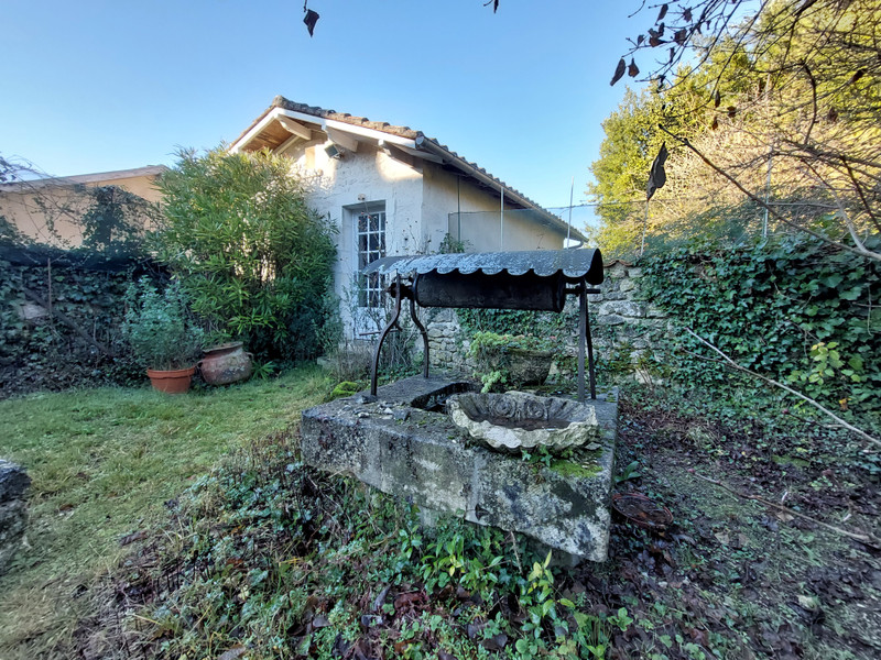 French property for sale in Villebois-Lavalette, Charente - €328,600 - photo 2