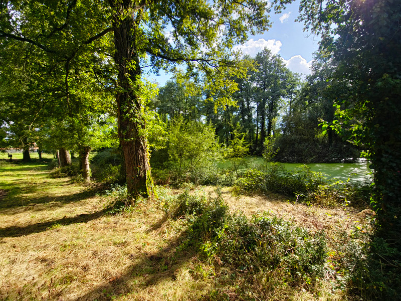 French property for sale in Le Tablier, Vendée - €460,000 - photo 2