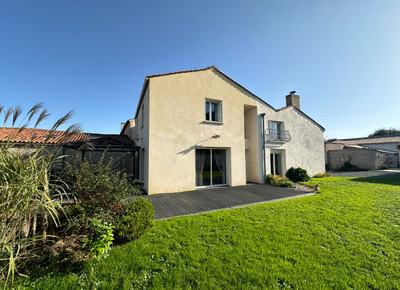 French property for sale in Saint-Pierre-le-Vieux, Vendée - €290,000 - photo 9
