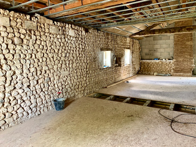 French property for sale in Nonac, Charente - €109,000 - photo 5