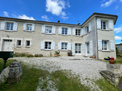 Maison à vendre à Ambérac, Charente, Poitou-Charentes, avec Leggett Immobilier